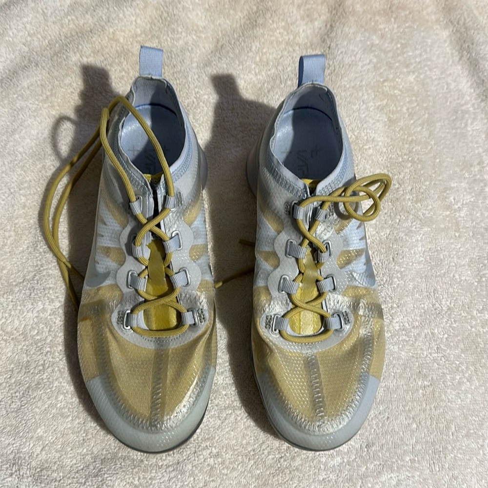Only worn once inside. Nike Air Vapormax Flyknit.